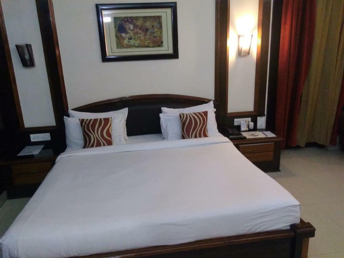Hotel Rudra Continental Rudrapur Esterno foto